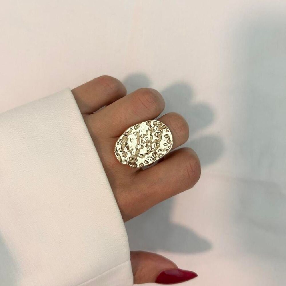 Luxurious Vintage Inspired Gold Ring - Picture 2 of 4